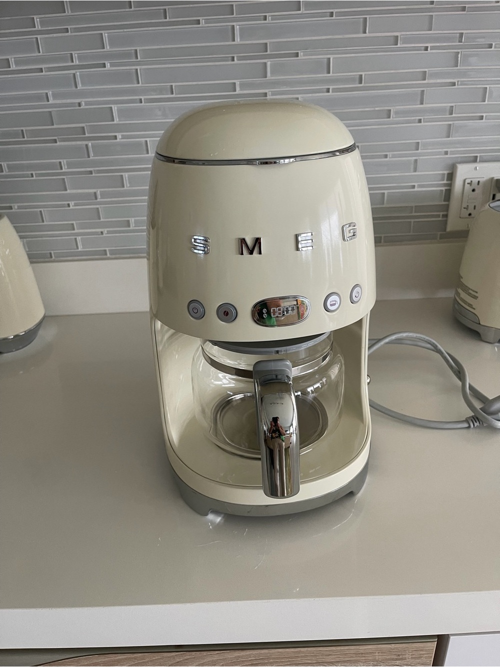 SMEG Cream Drip Coffee Maker - Classic Cream Finish